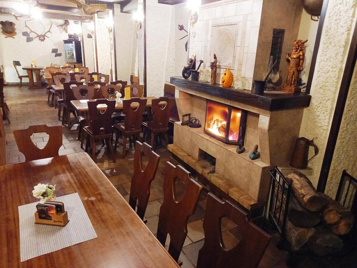 Restaurant A Penzion Pod Draci Skalou Karlstejn Exterior photo
